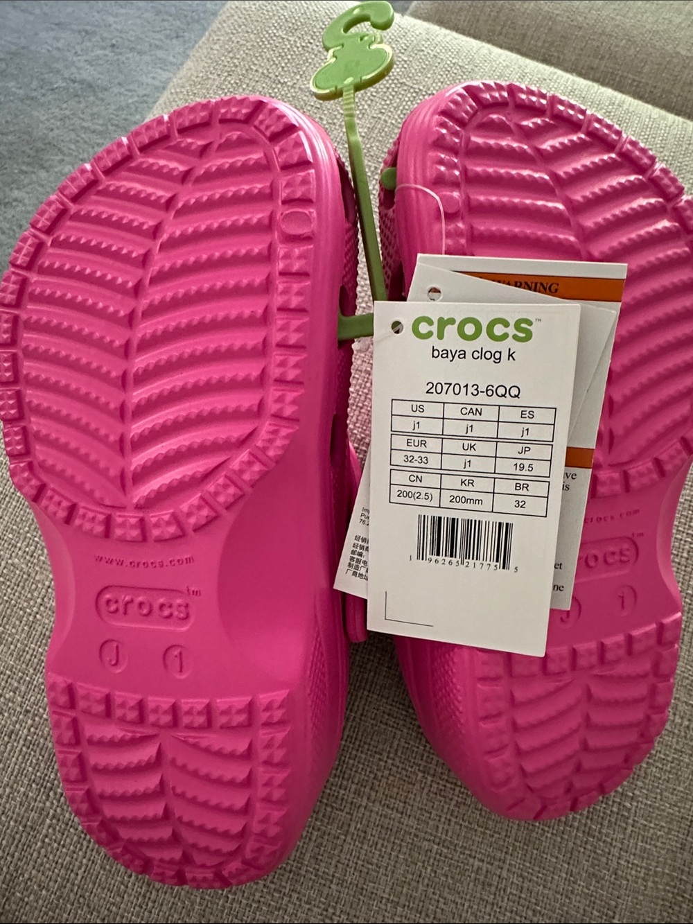 New CROCS Kids Clog in Bright Pink - Picture 2 of 4